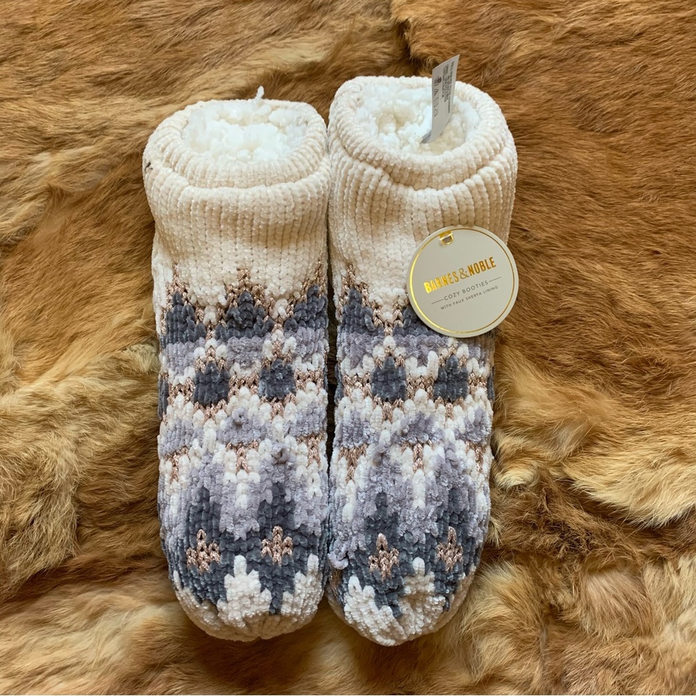 Barnes & Noble cozy booties with faux Sherpa lining one size